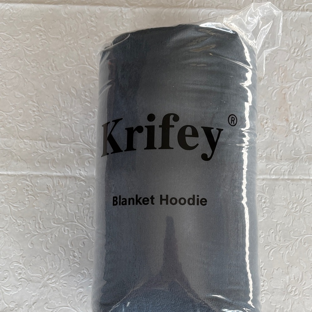 Gray Blanket Hoodie – Plush Wearable Throw